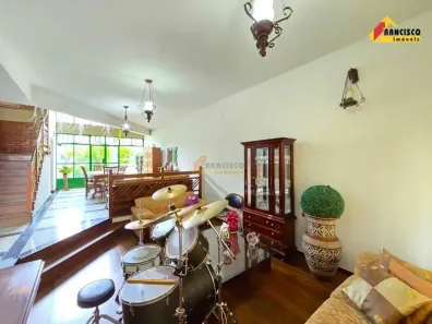 Casa com 3 Quartos à venda, 282m² no Centro, Divinópolis