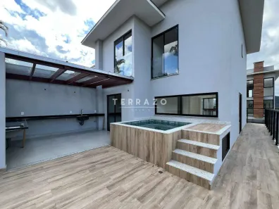 Casa de Condomínio com 5 Quartos à venda, 260m² no Tijuca, Teresópolis
