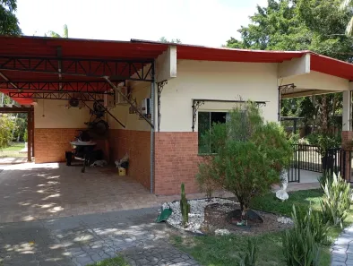 Casa de Condomínio com 4 Quartos para alugar, 180m² no Tarumã-Açu, Manaus