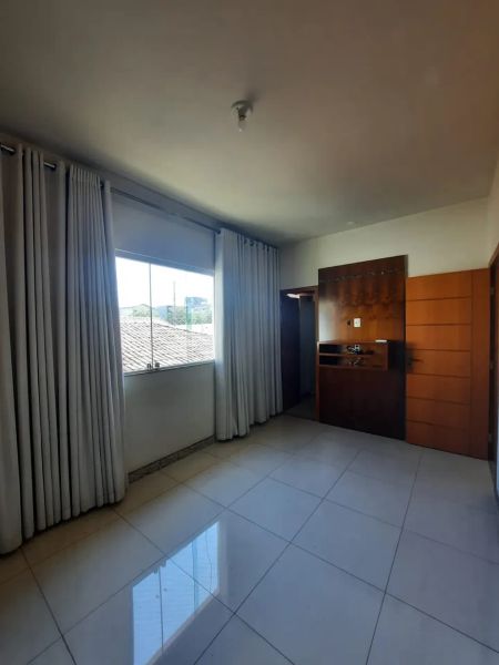 Casa com 5 quartos — Planalto, Belo Horizonte