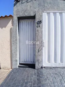 Casa com 2 Quartos para alugar, 60m² no Presidente Roosevelt, Uberlândia