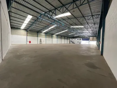 Galpão/Depósito/Armazém para alugar, 1550m² no Do Comércio, Contagem