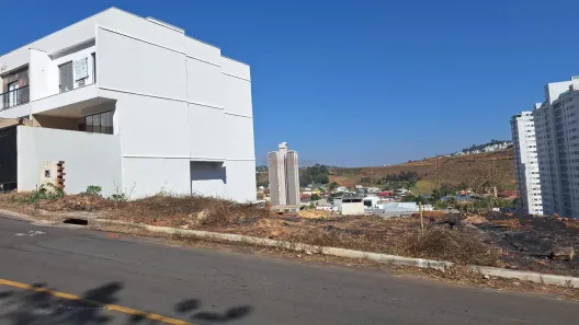 Lote/Terreno à venda, 356m² no Santos Dumont, Juiz de Fora