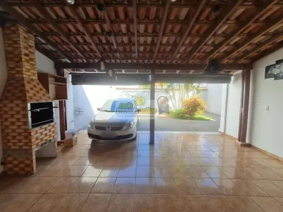 Casa com 2 Quartos para alugar, 101m² no Vila Militar, Uberaba