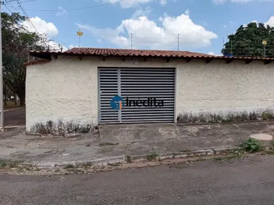 Casa com 2 Quartos para alugar, 80m² no Vila Itatiaia, Goiânia