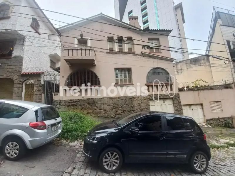 Casa com 3 quartos — Lourdes, Belo Horizonte