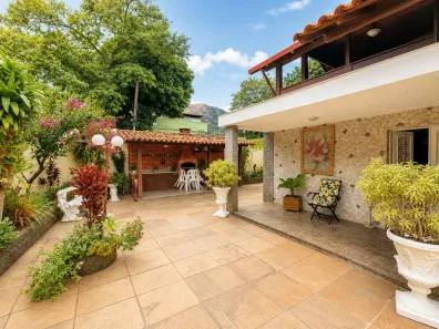 Casa com 6 Quartos à venda, 240m² no São Francisco, Niterói