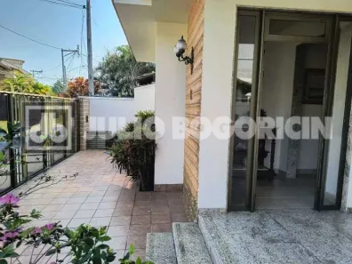 Casa de Condomínio com 3 Quartos à venda, 195m² no Maria Paula, Niterói