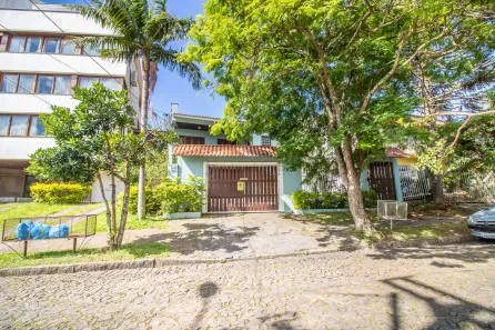 Casa com 3 Quartos à venda, 350m² no Chácara das Pedras, Porto Alegre