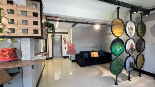 Sala Comercial para alugar, 1045m² no São João, Itajaí