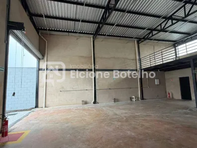 Galpão/Depósito/Armazém para alugar, 250m² no Novo Mundo, Uberlândia