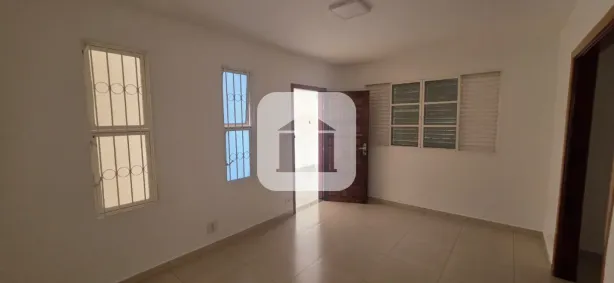 Casa com 3 Quartos para alugar, 200m² no Cidade Jardim, Uberlândia
