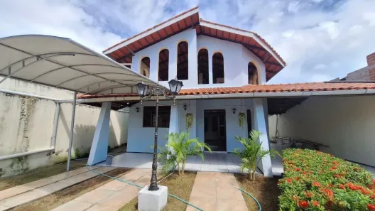 Casa com 3 Quartos à venda, 262m² no Edson Queiroz, Fortaleza