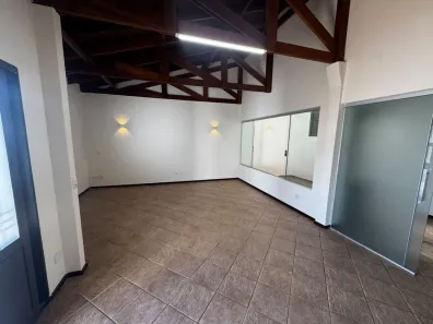 Casa com 5 Quartos para alugar, 220m² no Universitário, Londrina