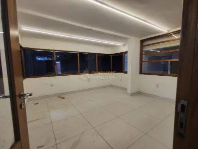Galpão/Depósito/Armazém para alugar, 895m² no Candelária, Natal