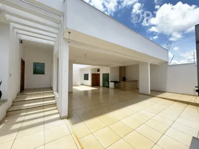 Casa com 4 Quartos à venda, 192m² no Jardim Santa Rosa, Maringá