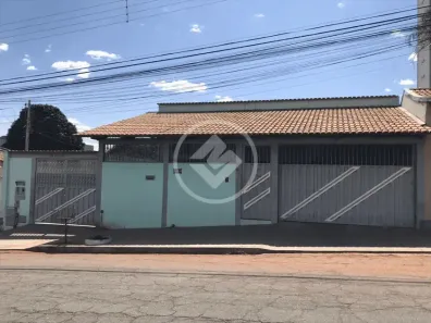 Casa com 5 Quartos à venda, 577m² no Setor Leste Universitário, Goiânia