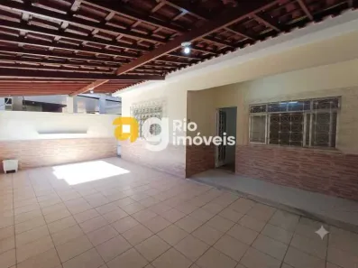 Casa com 3 Quartos para alugar, 130m² no Realengo, Rio de Janeiro