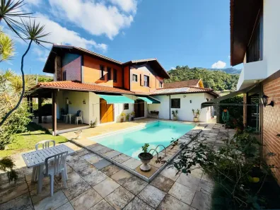Casa com 5 Quartos à venda, 431m² no Carangola, Petrópolis