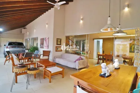 Casa com 4 Quartos para alugar, 250m² no Cazeca, Uberlândia