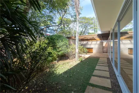 Casa com 5 Quartos para alugar, 451m² no Jardim das Bandeiras, São Paulo