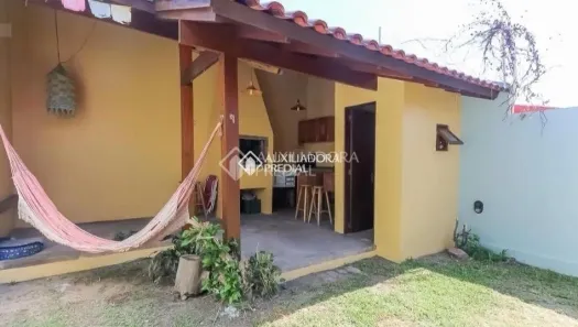 Casa com 2 Quartos para alugar, 132m² no Hípica, Porto Alegre