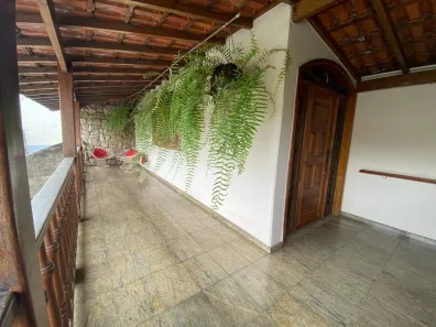 Casa com 4 Quartos à venda, 357m² no Santa Terezinha, Juiz de Fora