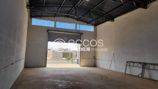 Imóvel Comercial à venda, 190m² no Residencial Lago Azul, Uberlândia