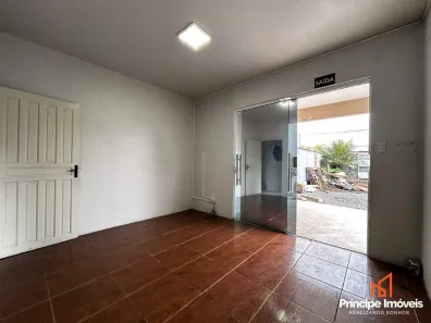 Casa com 3 Quartos para alugar, 200m² no Floresta, Joinville