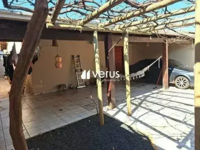 Casa com 3 Quartos à venda, 220m² no Laranjeiras, Uberlândia