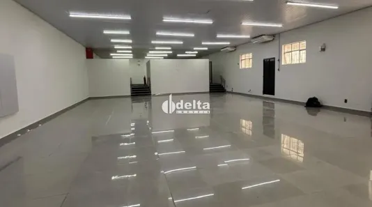Ponto Comercial para alugar, 425m² no Martins, Uberlândia