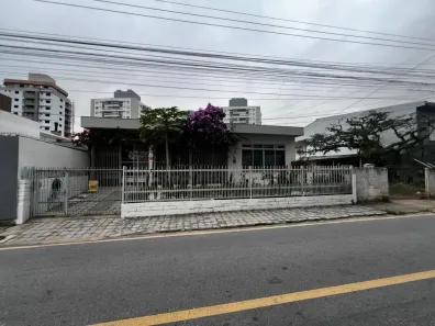 Casa com 3 Quartos à venda, 195m² no Barreiros, São José