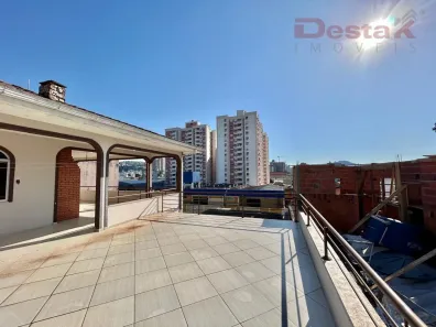 Casa com 3 Quartos à venda, 381m² no Barreiros, São José