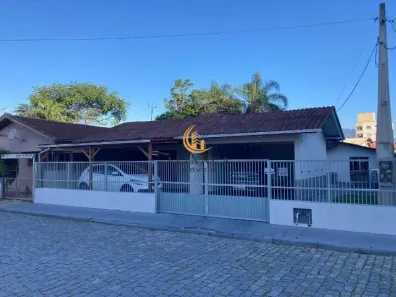 Casa com 4 Quartos à venda, 230m² no Centro, Palhoça