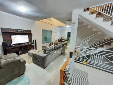 Casa com 3 Quartos para alugar, 220m² no Jardim São Vicente, Cotia