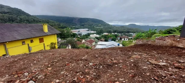 Lote/Terreno à venda, 750m² no Várzea Grande Avenida do Trabalhador, Gramado