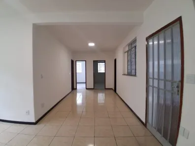 Casa com 3 Quartos para alugar, 220m² no Cachoeirinha, Belo Horizonte