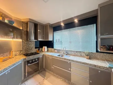 Casa com 3 Quartos à venda, 179m² no Jardim Petrópolis, Maringá