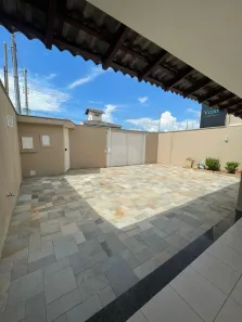 Casa com 3 Quartos à venda, 261m² no Brasil, Uberlândia