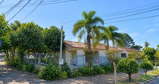 Casa com 5 Quartos à venda, 354m² no Três Figueiras, Porto Alegre