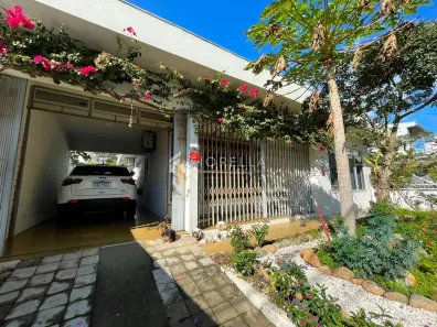 Casa com 3 Quartos para alugar, 324m² no Barreiros, São José
