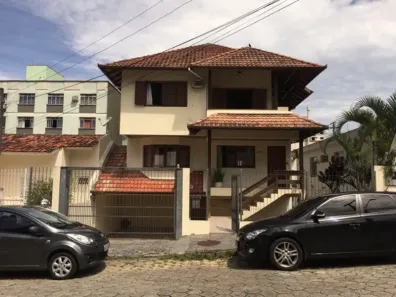 Casa com 4 Quartos à venda, 300m² no Trindade, Florianópolis