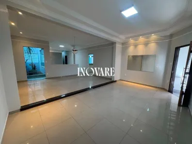 Casa com 3 Quartos para alugar, 230m² no General Osório, Uberlândia
