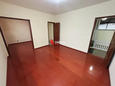 Casa com 2 Quartos para alugar, 140m² no Sagrada Família, Belo Horizonte