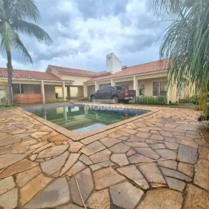 Casa com 3 Quartos para alugar, 250m² no Jardim Inconfidência, Uberlândia