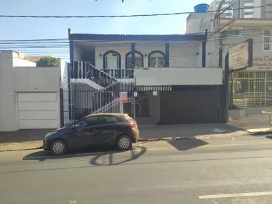 Ponto Comercial com 3 Quartos à venda, 210m² no Osvaldo Rezende, Uberlândia