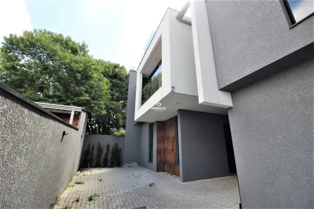 Sobrado com 2 Quartos à venda, 137m² no Uberaba, Curitiba