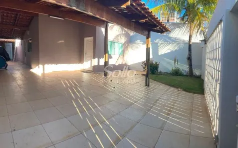 Casa com 3 Quartos para alugar, 180m² no Granada, Uberlândia