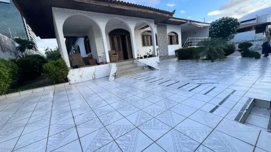 Casa com 6 Quartos para alugar, 800m² no Calhau, São Luís