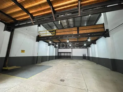 Galpão/Depósito/Armazém para venda ou aluguel, 712m² no São Geraldo, Porto Alegre